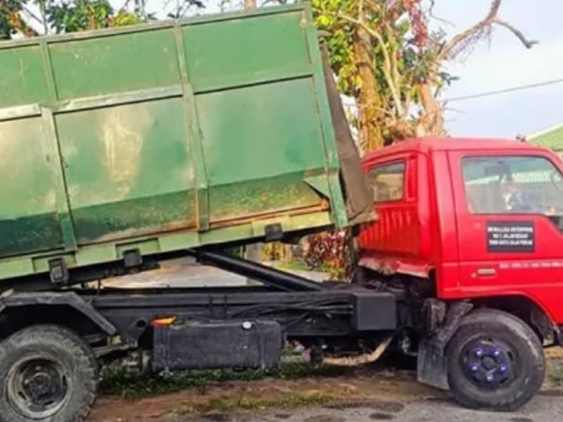 LORRY FOR TRANSPORTING GOODS